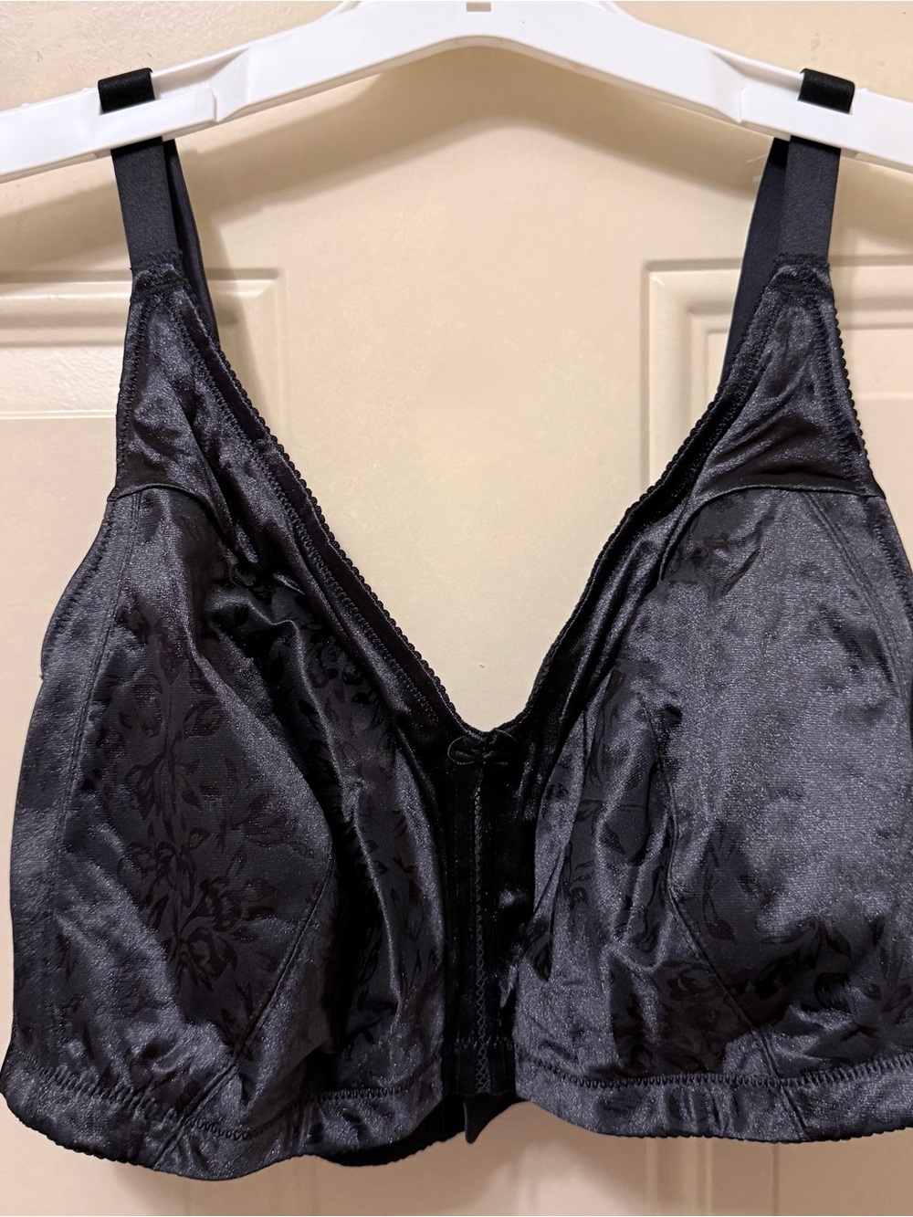 Black Satin Full-Fit Jacquard Bra with No Wire No Padding Size 40 DDD